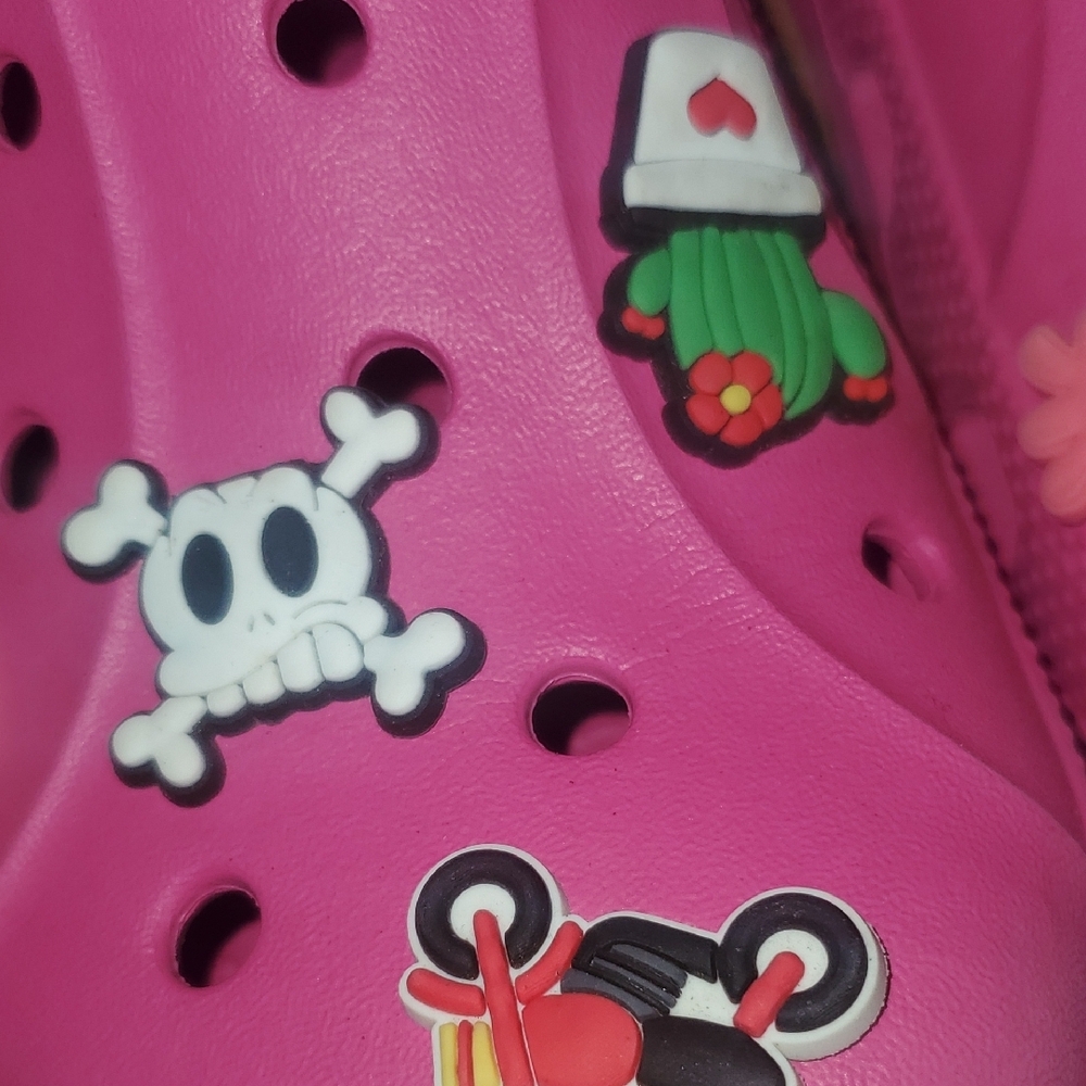 Unisex  Pink Crocs with Fun Charms - Picture 6 of 7
